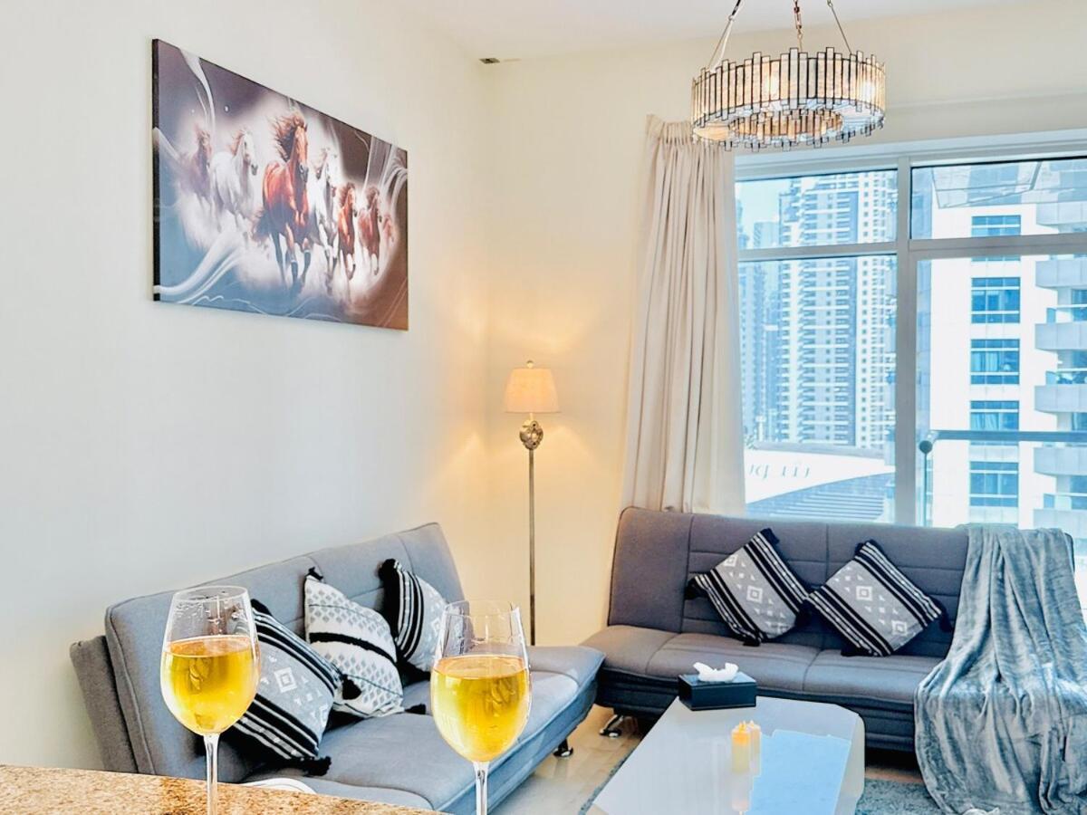 Stylish 1bhk In Marina Steps To Metro & Marina Walk