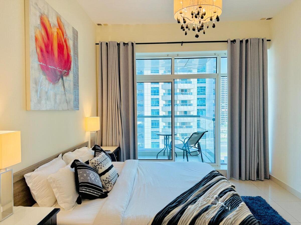 Stylish 1bhk In Marina Steps To Metro & Marina Walk Apartment *