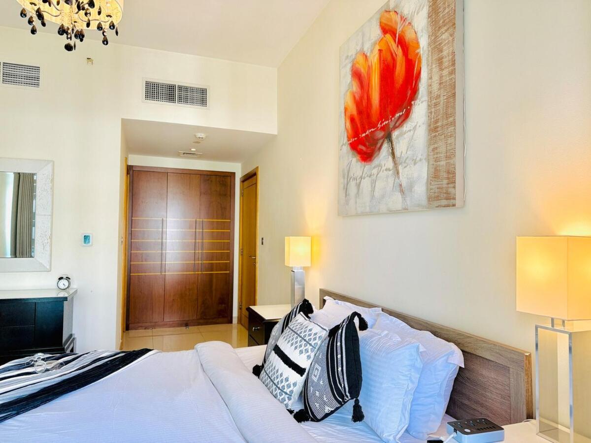 Stylish 1bhk In Marina Steps To Metro & Marina Walk Apartment *