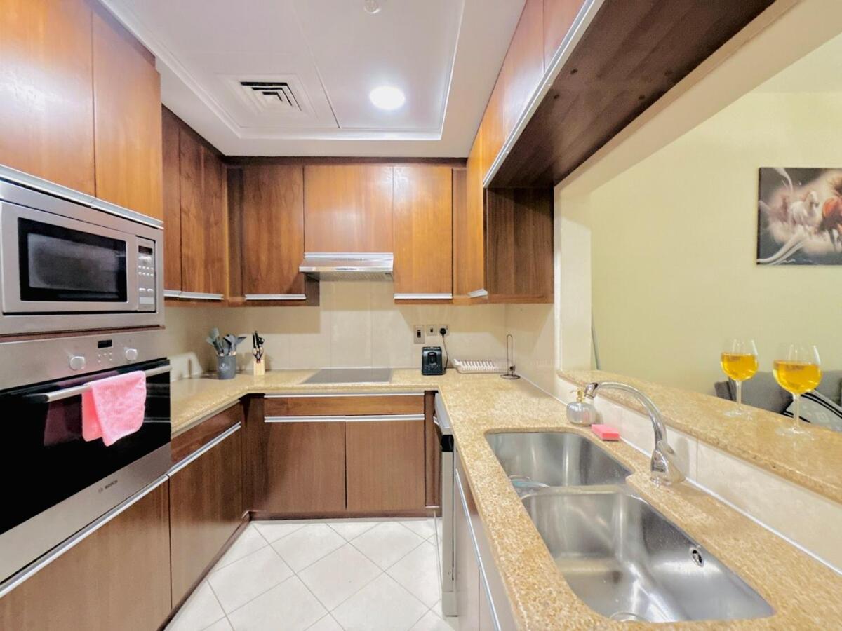 Stylish 1bhk In Marina Steps To Metro & Marina Walk Apartment *