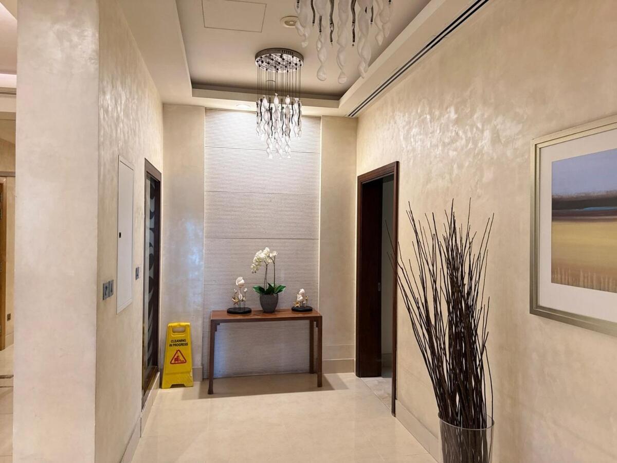 Stylish 1bhk In Marina Steps To Metro & Marina Walk