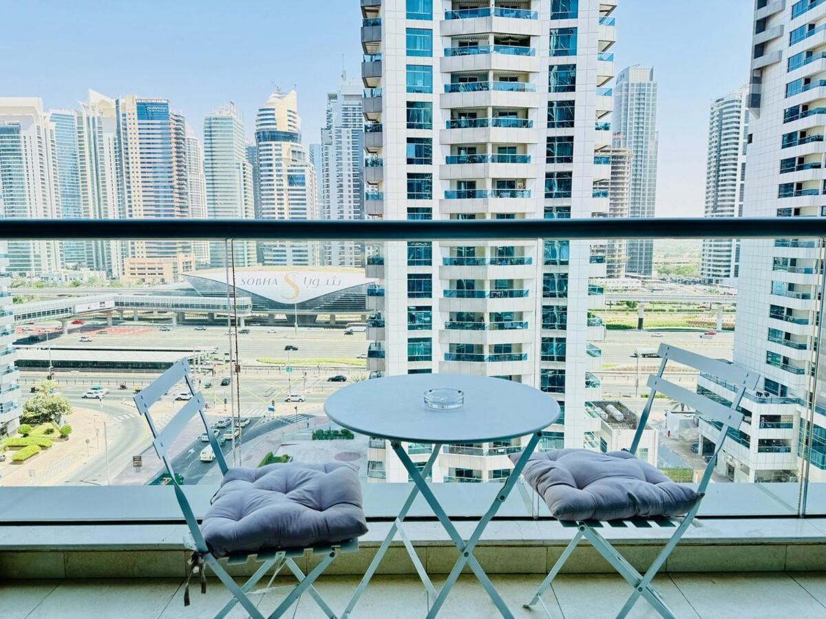 Stylish 1bhk In Marina Steps To Metro & Marina Walk Apartment